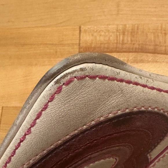 VTG Coach LTD edition Heart wristlet white leather w/pink heart & silver studs - Picture 8 of 10